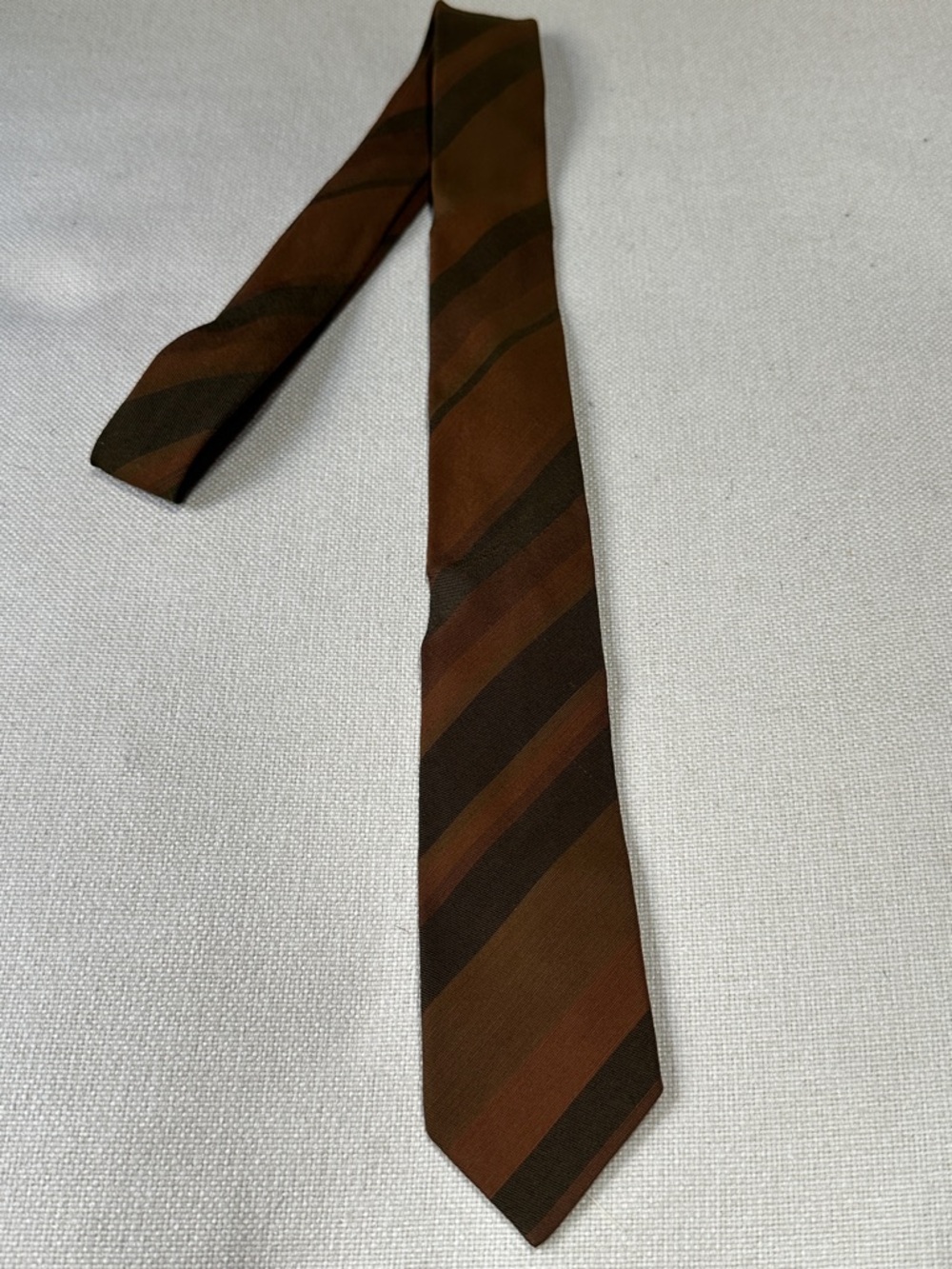 Vintage diagonal striped necktie green brown red 58”